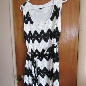 Sharagano Women’s Sleeveless Dress Lace Overlay Black & White Size 12